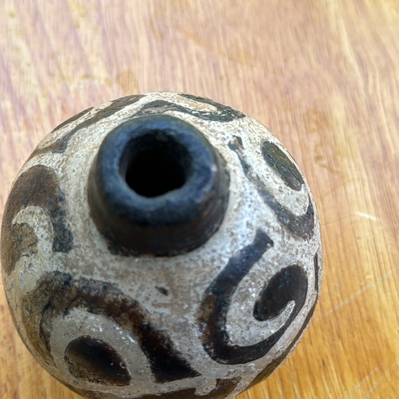 Unique Pottery Jar/Vase - Picture 4 of 12